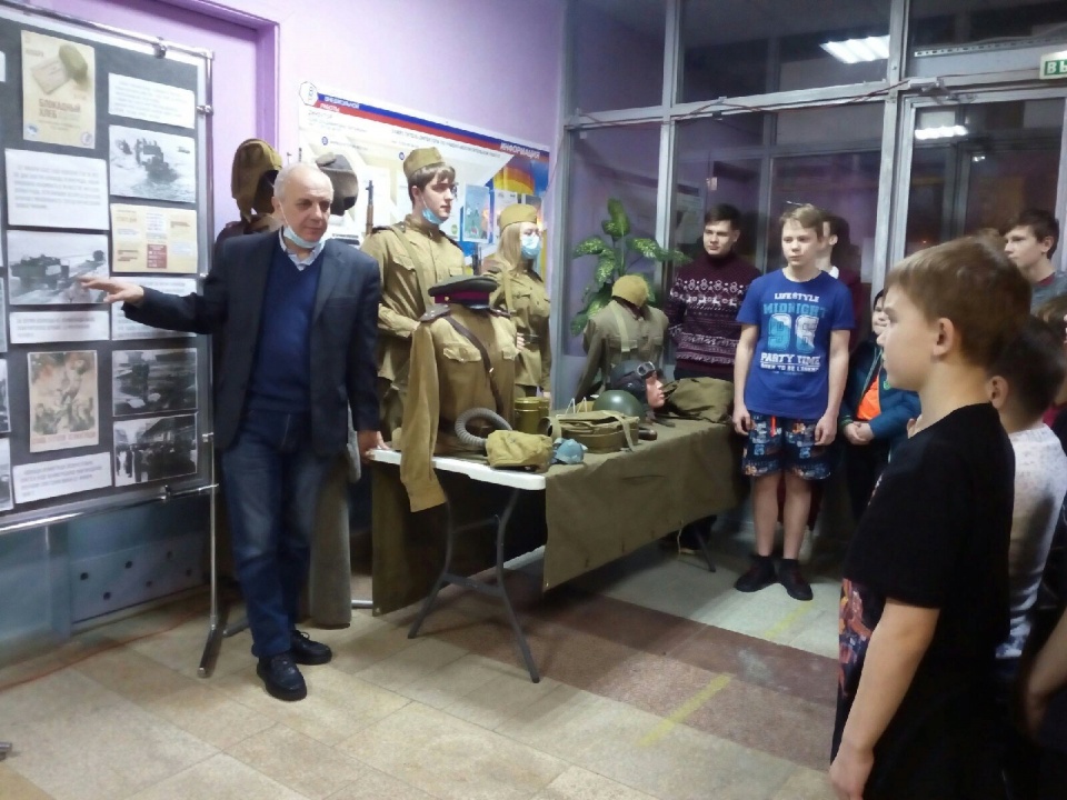 p9yr4jFnoB.jpg p9yr4jFnoB.jpg