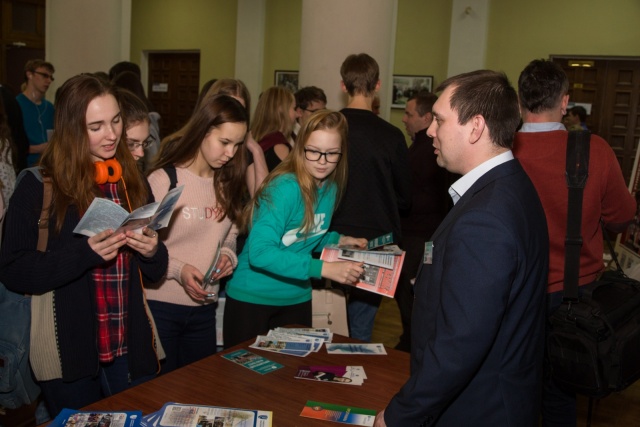 img-f-2482.jpg img-f-2482.jpg