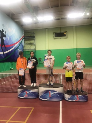 Теннис-3.jpg Теннис-3.jpg