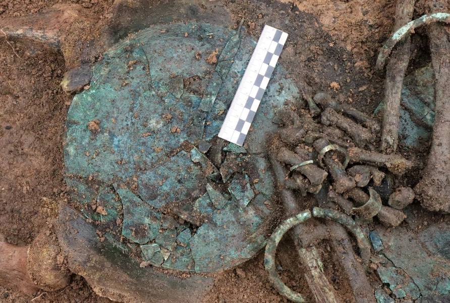 Могильник-6.jpg Могильник-6.jpg