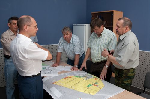 Оперативное совещание. С.Кириенко, Г.Комаров, В.Костюков, И.Каменских.