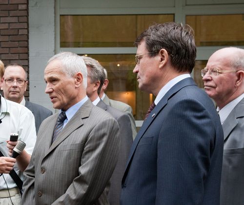 Слева направо: глава города П.Шульженко, полпред президента в ПФО Г.Рапота, директор РФЯЦ-ВНИИЭФ В.Костюков, научный руководитель Института Р.Илькаев