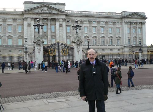 Г.А. Карташов у Букингемского дворца