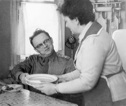 Любимое блюдо Евгения Аркадьевича - кислые щи, которое готовила его супруга