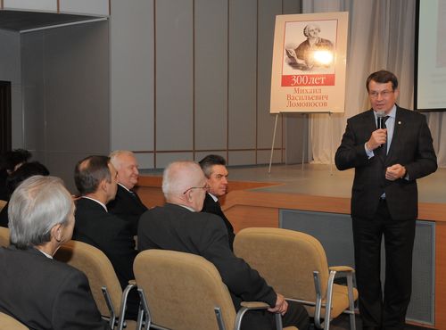 На торжественном НХТ собравшихся приветствовал директор РФЯЦ-ВНИИЭФ В.Костюков