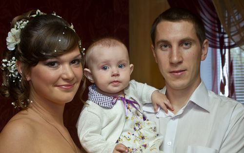 Супруги Ефремовы с дочерью Эвелиной