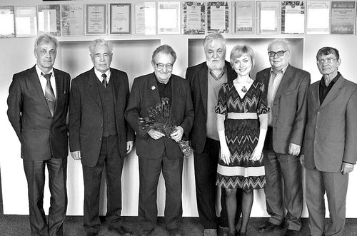 Благотворительный совет фонда (слева направо): И.И.Ситников, Ю.К.Завалишин, А.Н.Зубилин, В.М.Карюк, О.Черкасова, Б.В.Певницкий, В.И. Мамышев