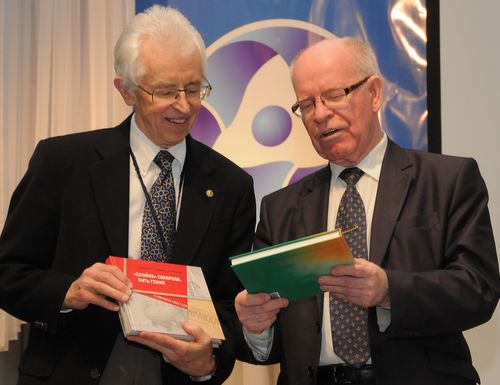 Слева - З.Хеккер, справа - Р.И.Илькаев