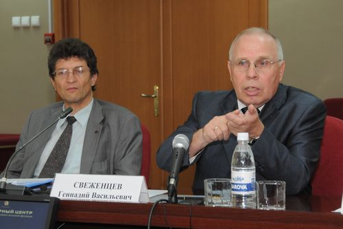 С.Черников (слева) и Г. Свеженцев ответили на вопросы журналистов
