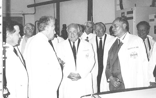 Приезд председателя правительства РФ В.Черномырдина и министра РФ по атомной энергетике В.Михайлова на ЭМЗ "Авангард"