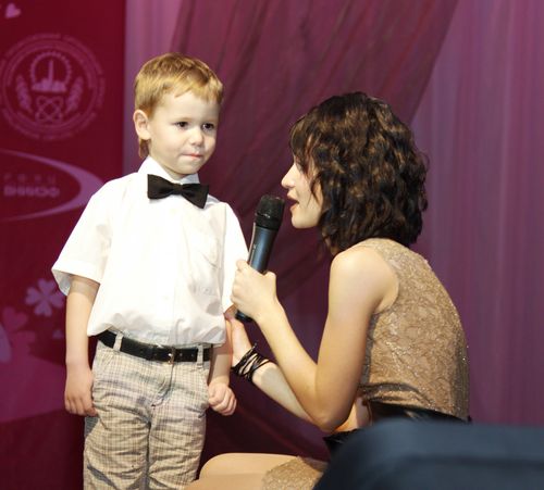 Елена Парфенова устроила сыну настоящий день рождения