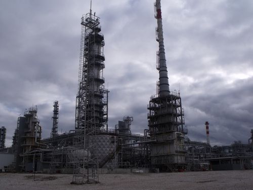 Трубы нефтеперерабатывающего предприятия