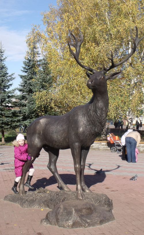 Этого оленя подарил городу президент и совладелец компании "ЛУКойл" Вагит Алекперов