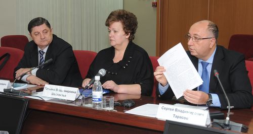 Слева направо: В.Тыцкий, Т.Шестакова, С.Тарасов