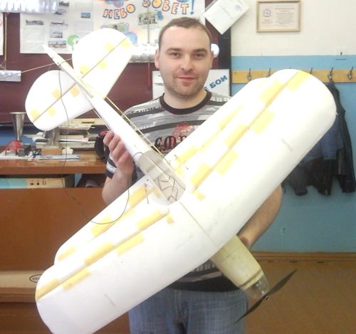 Любимое увлечение С.Тютина - авиомоделизм 