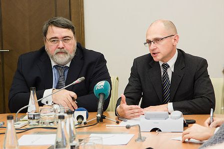 И.Артемьев (слева) и С.Кириенко