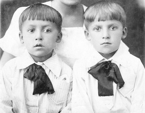 Братья Борис и Гена Янбаевы (довоенное фото)