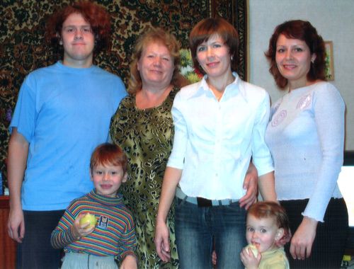 ...Татьяна Анатольевна Пинегина с детьми и внуками