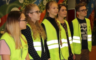 ведущие.jpg ведущие.jpg