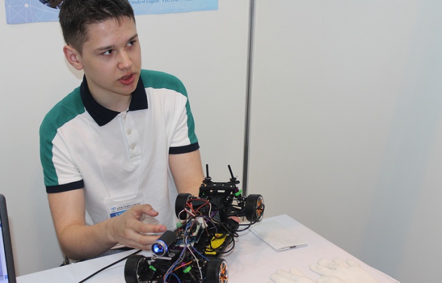 Maxim_Bushuev.jpg Maxim_Bushuev.jpg