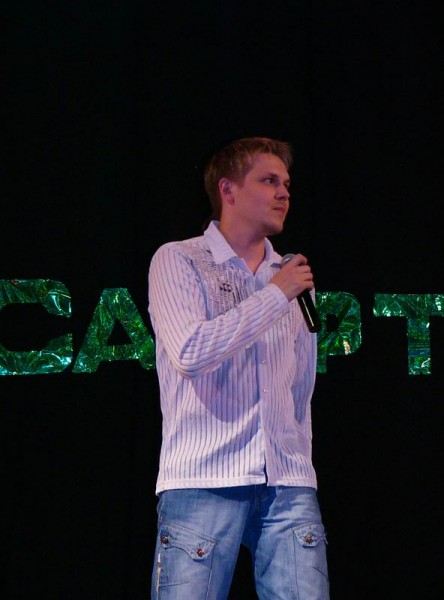 29.имени не запомнил, но пел здоровски