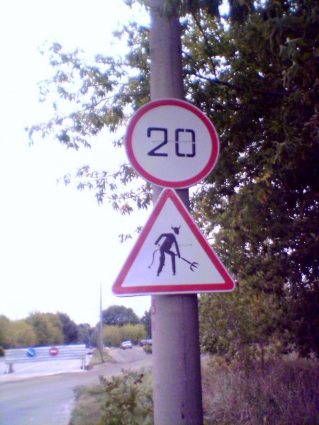 Дорожные работы ведет ...