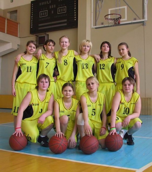 девочки в игровой форме_s