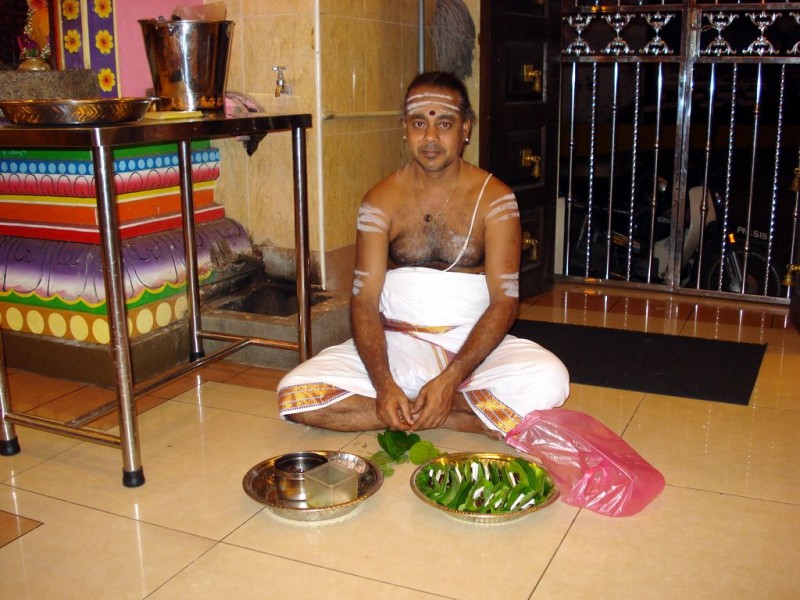 0520 Этот явно чем-то кормит за деньги