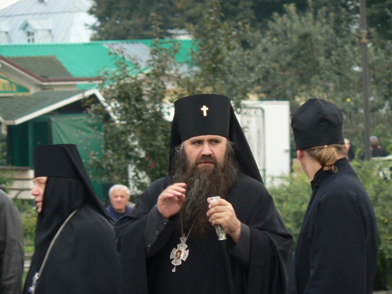 В бооевой стойке Владыко Георгий