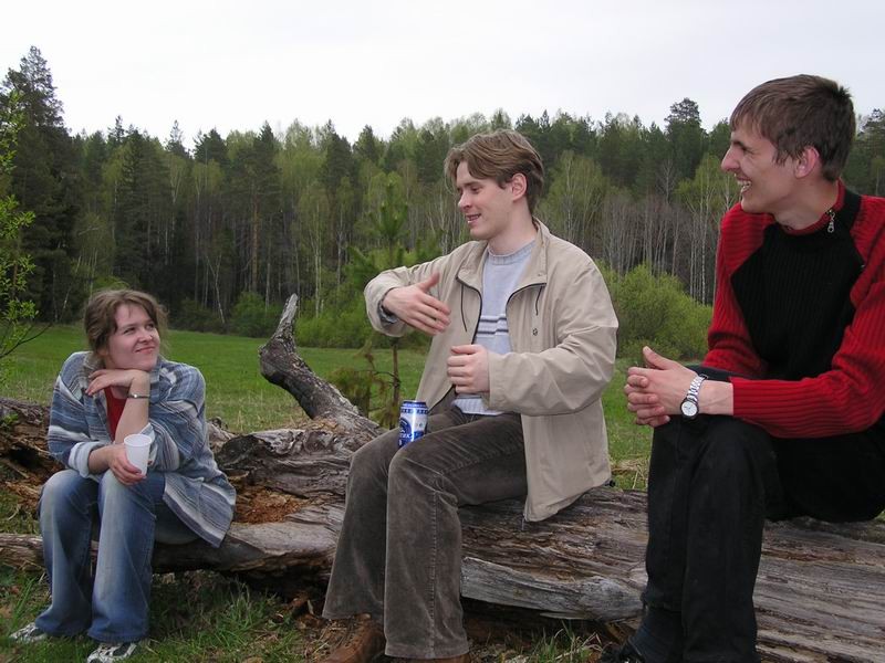 И тут, значит, беру это я так её, обнимаю...