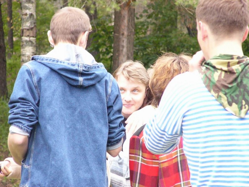 Выглядываю