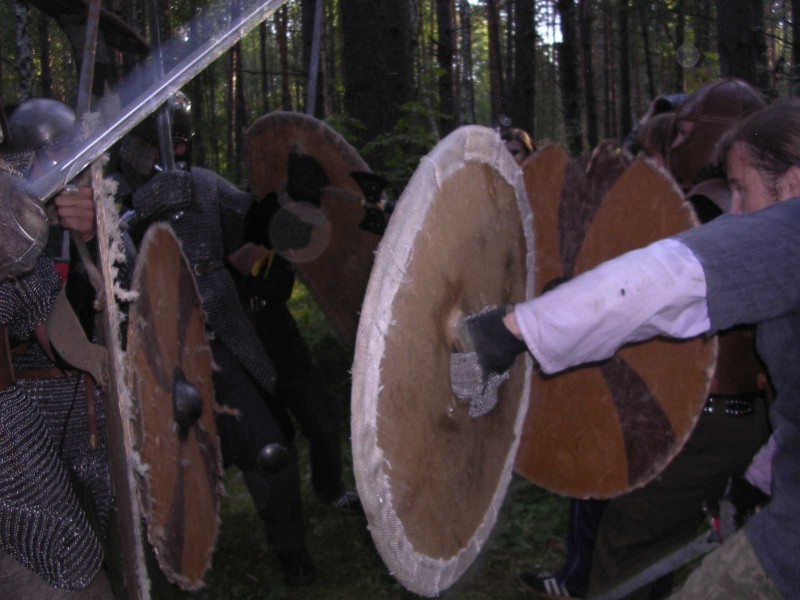 Щитом к щиту